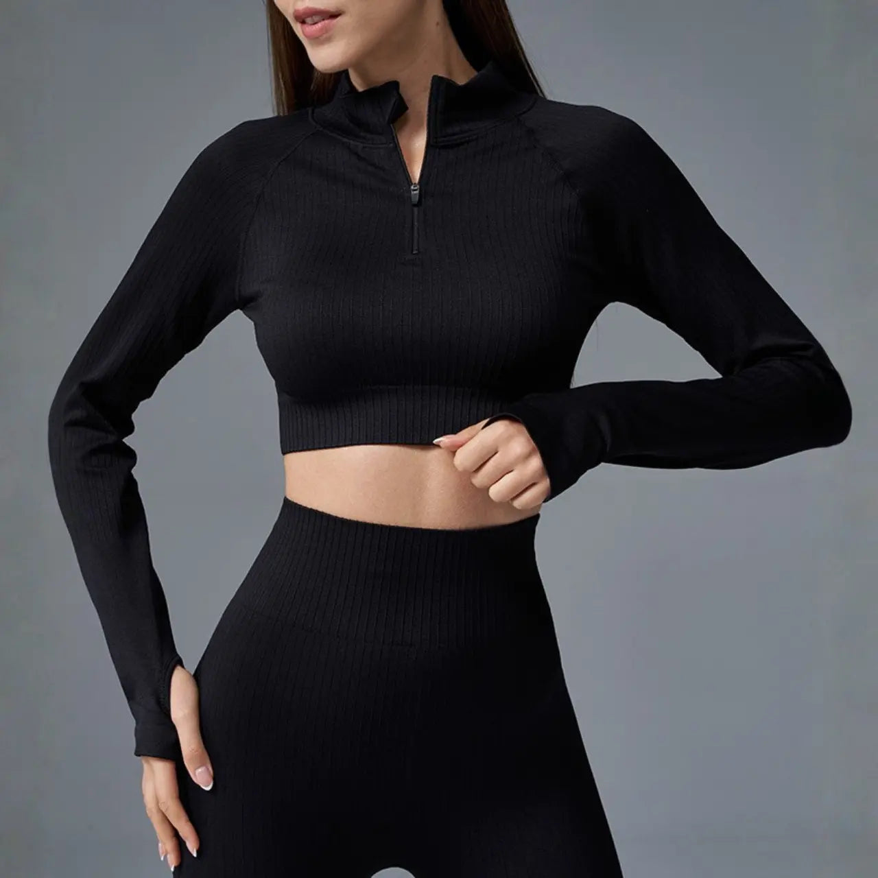 Lara - Chic Women's Activewear Set With Seamless Leggings And Cropped Top
