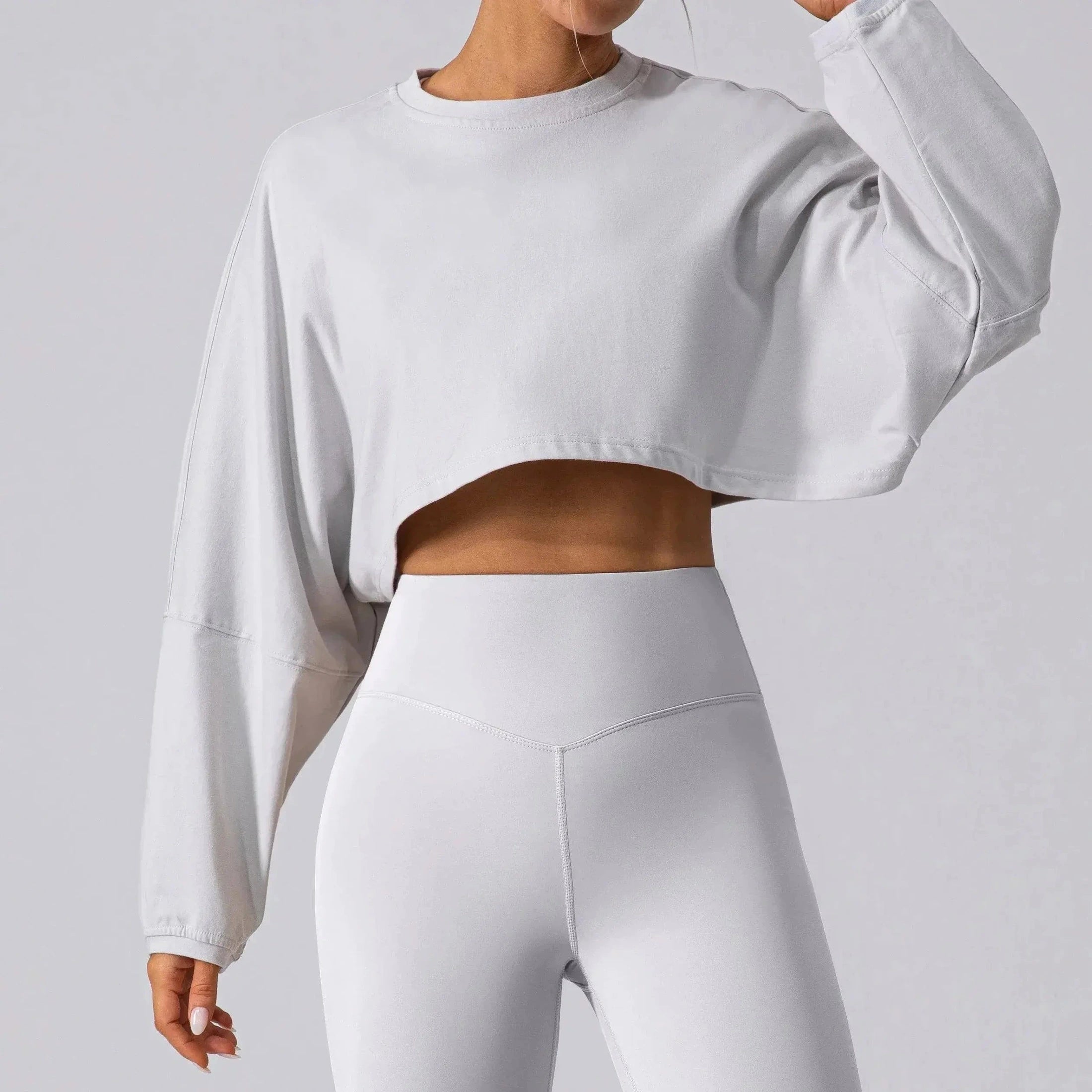 MunaWear  Women's Activewear  Mia – Oversized Long Sleeve Sport Crop Top in Breathable Fabric for Running & Active Wear 